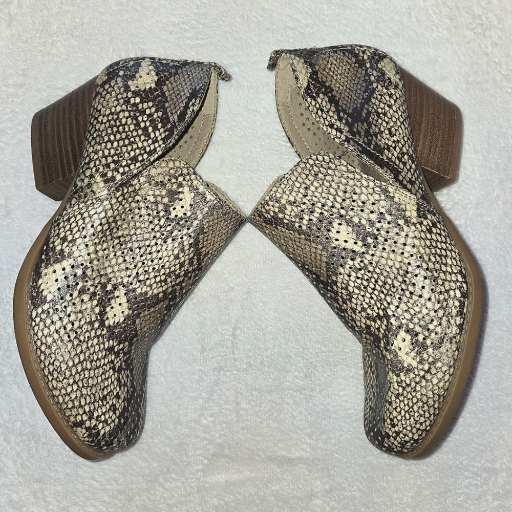 Baretraps Women's Snake Skin Print Ankle Booties -Size 6 1/2 Classic Western EUC - Picture 9 of 10